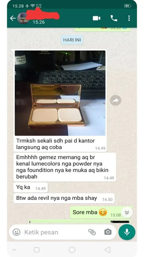 Testimoni chat WhatsApp dengan foto Compact Powder terbuka: Trmksh sekali sdh sampai d kantor langsung aq coba. Emhhhh gemez memang aq br kenal Lumécolors, powder nya, foundation nya ke muka aq bikin berubah