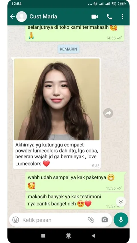 Testimoni chat WhatsApp Cust Maria dengan foto pelanggan: Akhirnya yg kutunggu compact powder Lumécolors dah dtg, lgs coba, beneran wajah jd ga berminyak, love Lumécolors