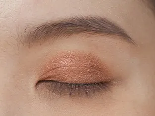 Eyeshadow Fierce di kelopak mata