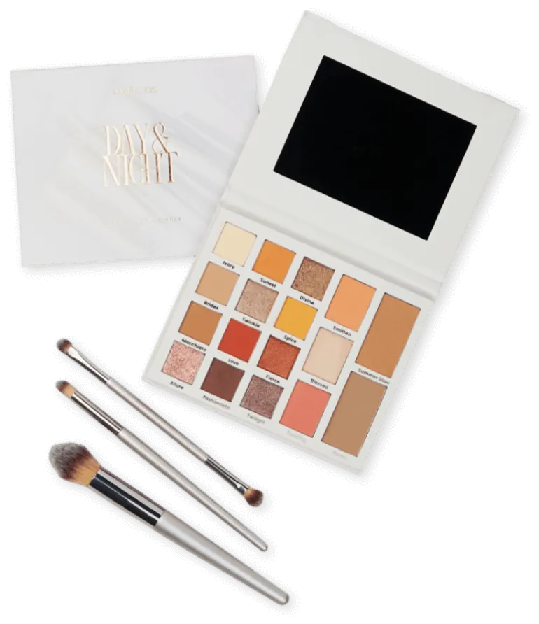 Day & Night Palette terbuka dengan kaca dan 17 warna, kotaknya dan tiga kuas