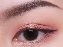 Hasil akhir Sultry Fresh Look dengan eyeliner dan maskara