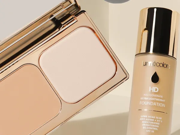 Compact Powder terbuka dan botol HD Foundation