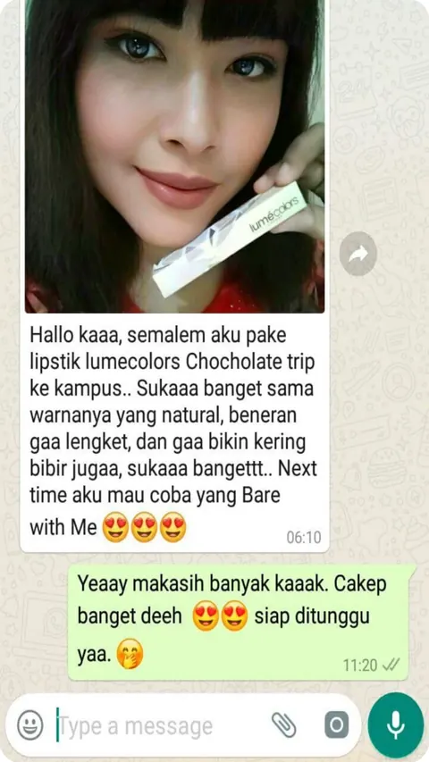 Testimoni chat WhatsApp dengan swafoto pelanggan: Semalem aku pake lipstik lumecolors Chocolate Trip ke kampus. Sukaaa banget sama warnanya yang natural, beneran gaa lengket, dan gaa bikin kering bibir jugaa. Next time aku mau coba yang Bare with Me