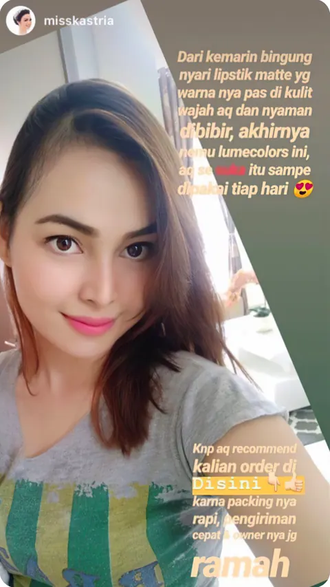 Testimoni Instagram story misskastria: Dari kemarin bingung nyari lipstik matte yg warna nya pas di kulit wajah aq dan nyaman dibibir, akhirnya nemu lumecolors ini, aq se-suka itu sampe dipakai tiap hari. Knp aq recommend kalian order di sini: karna packing nya rapi, pengiriman cepat & owner nya jg ramah