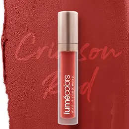 Olesan warna Crimson Red dengan tube Velvet Lip & Cheek Mousse