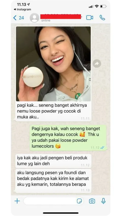 Testimoni chat WhatsApp dengan swafoto pelanggan: pagi kak... seneng banget akhirnya nemu loose powder yg cocok di muka aku.. iya kak aku jadi pengen beli produk lume yg lain deh